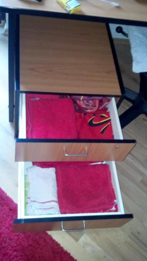 Appartement 1a 3 Comfortable Room, Private Calm Apartment, Next To Center, Inclusive Private Car Park, Full Equipped Kitchen, 100mbps Wifi, One Minute To Tram Station, Smart Tv, Etc! Whatsapp Support, No Additional Costs!